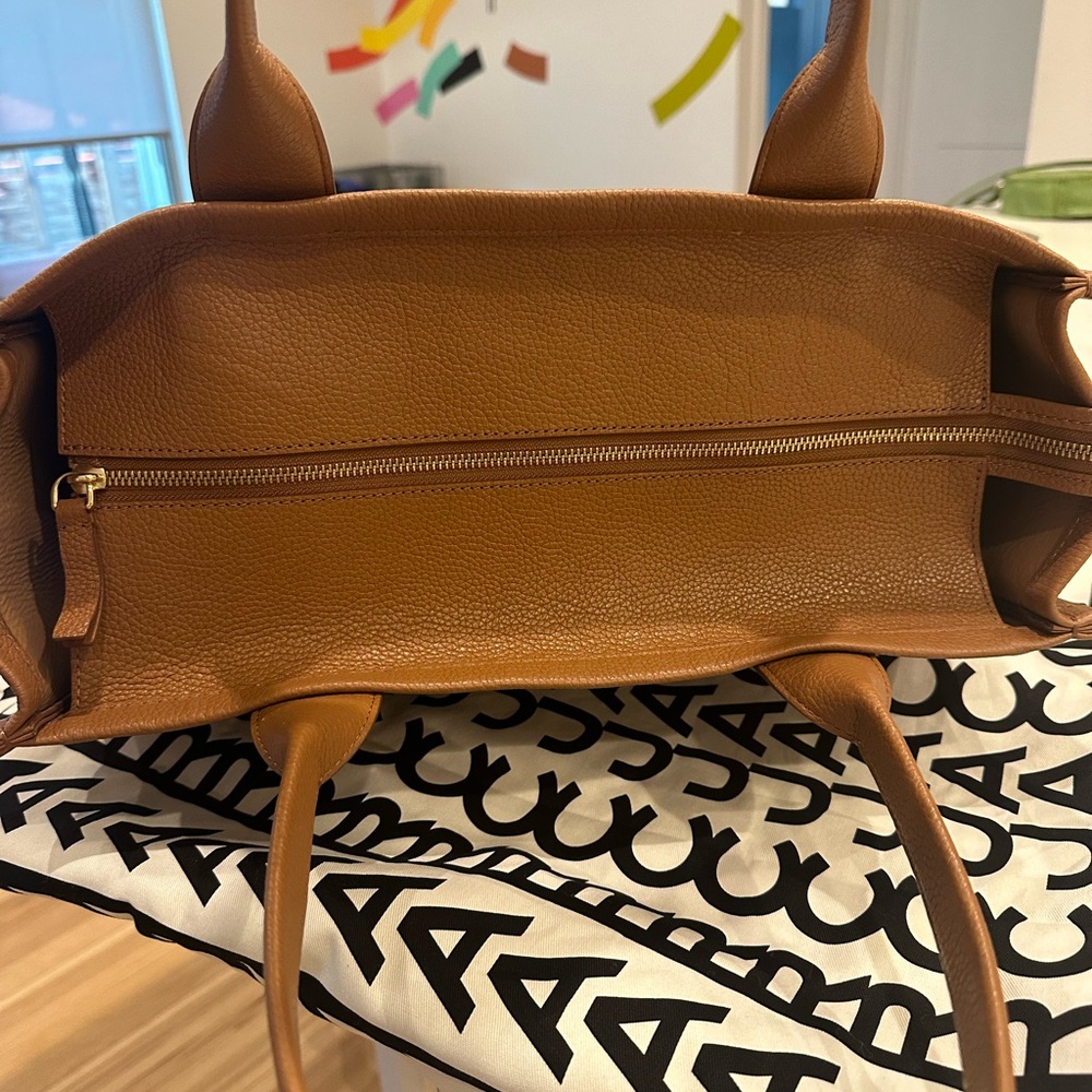 Marc Jacobs The Tote Bag Brown Leather Tote - Picture 9 of 10